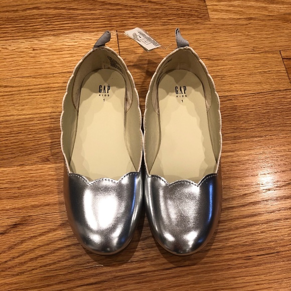 Girls Silver Ballet Flats, size 1 - Picture 1 of 4